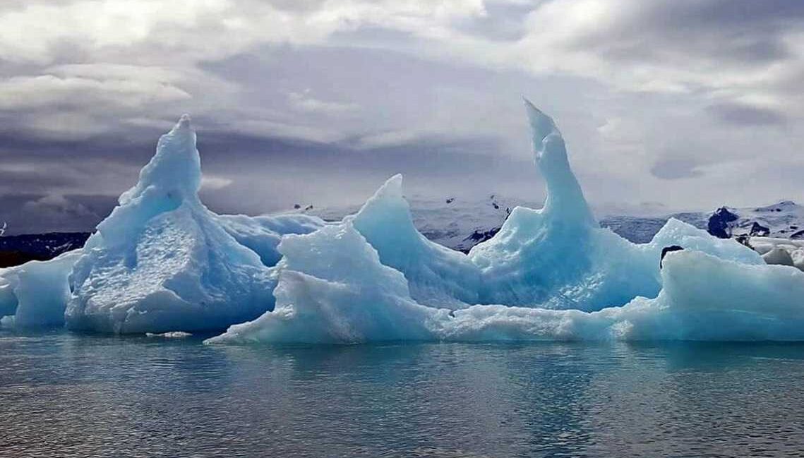 Glacier Lagoon & South Coast. Private Day Tour